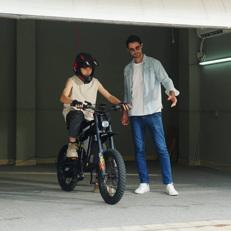 Parent and teenage rider with the COSWHEEL R6000